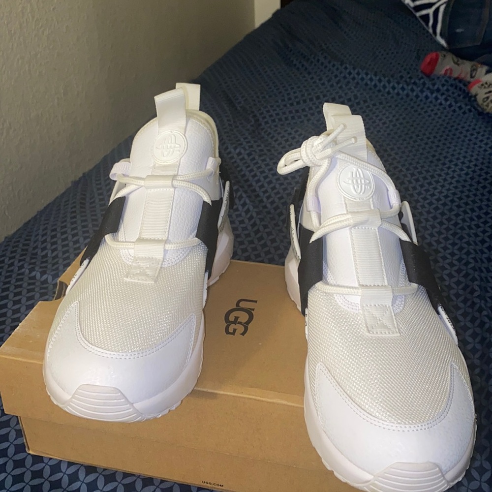 Like new Nike sneakers just do it white w black
